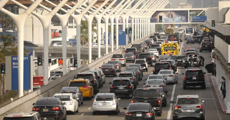 Thanksgiving rebound traffic expected at LAX, on Southern California highways