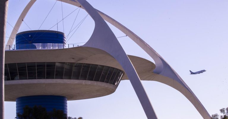 FAA investigating after plane nears LAX runway where another takes off