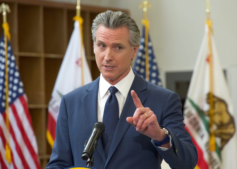 With No Clear Front-Runner, Democrats Begin Testing 2028 Presidential Waters