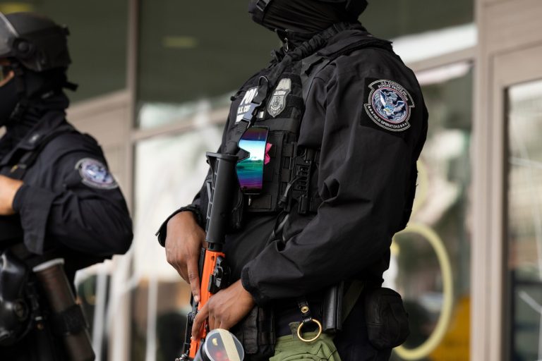 California Legislature Passes Bill Banning ICE Officers From Wearing Masks